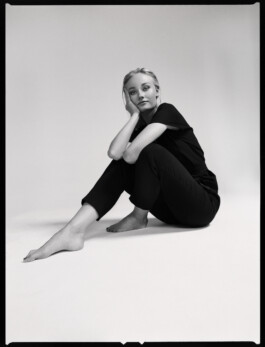 Portraitshooting Porträtshooting analog Film Hasselblad Kodak Tmax400 H6D schwarz/weiß black/white Porträtfotograf Editorial Fashion Photography Studio Elinchrom Dominique Huter 