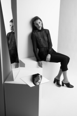 Setcard Shooting Portrait Porträt Spiegel schwarz/weiß black/white Mirrors Kreativ Porträtfotograf Editorial Fashion Photography Dominique Huter 