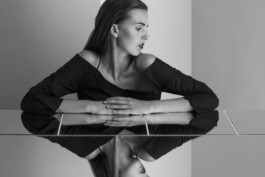 Setcard Shooting Portrait Porträt Spiegel schwarz/weiß black/white Mirrors Kreativ Porträtfotograf Editorial Fashion Photography Dominique Huter 