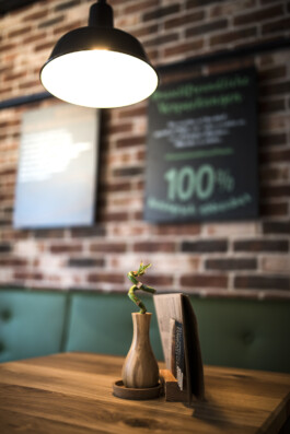 D-Werk Restaurant Döner Dürüm Kebap Fast Food Kulinarik Essen Fries Pommes Guacamole Tomaten Avocado Makava Innsbruck 