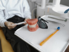 Kieferorthopädin Portraitshooting Porträtshooting Arztpraxis Kieferorthopädie Zahnarzt Praxisfotos Portrait Porträt Arzt Ärztin Zahnspange Brackets Invisalign Dornbirn 