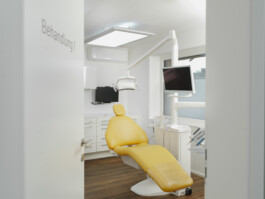 Kieferorthopädin Portraitshooting Porträtshooting Arztpraxis Kieferorthopädie Zahnarzt Praxisfotos Portrait Porträt Arzt Ärztin Zahnspange Brackets Invisalign Dornbirn 