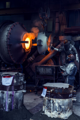 Glockengießerei Feuer Glocken Handwerk Fabrik Produktion Holzflammenofen Bronze Bell Industrial 