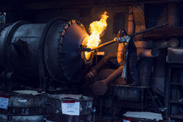 Glockengießerei Feuer Glocken Handwerk Fabrik Produktion Holzflammenofen Bronze Bell Industrial Dominique Huter 