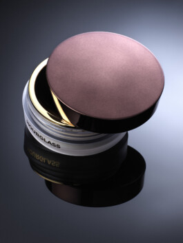 Hourglass Powder Puder Kosmetik Make-Up Dose Dominique Huter 