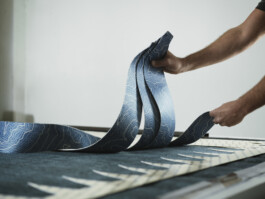 Skitourenfelle Produktion Hände Mohair Industrie Handwerk Tourenski Tourenskifelle Felle Herstellung Fabrik Production Industry Dominique Huter 