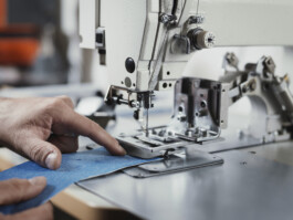 Skitourenfelle Produktion Hände Mohair Industrie Handwerk Tourenski Tourenskifelle Felle Herstellung Fabrik Production Industry 