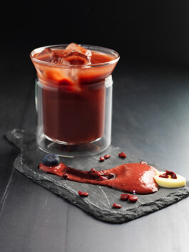 Restaurant Kulinarik Essen Food Speisen Koch Teller Gericht Dish Beeren Cocktail Dominique Huter 