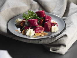 Restaurant Kulinarik Essen Food Speisen Koch Teller Gericht Dish Rote Bete Gnocchi Dominique Huter 