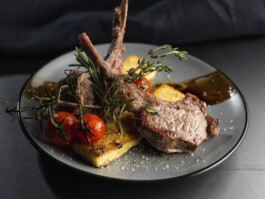 Restaurant Kulinarik Essen Food Speisen Koch Teller Gericht Dish Lammkotelett Dominique Huter 