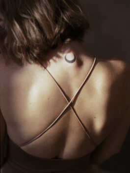 Portraitshooting Porträtshooting analog Film Hasselblad Kodak Tmax400 H6D Porträtfotograf Editorial Fashion Photography Studio Elinchrom Dominique Huter 