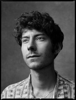 Portraitshooting Porträtshooting analog Film Hasselblad Kodak Tmax400 H6D schwarz/weiß black/white Porträtfotograf Editorial Fashion Photography Studio Elinchrom Dominique Huter 