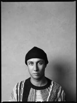 Portraitshooting Porträtshooting analog Film Hasselblad Kodak Tmax400 H6D schwarz/weiß black/white Porträtfotograf Editorial Fashion Photography Studio Elinchrom Dominique Huter 