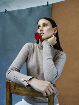 Portraitshooting Porträtshooting analog Film Hasselblad Kodak Tmax400 H6D Porträtfotograf Editorial Fashion Photography Studio Elinchrom Dominique Huter 