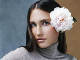 Portraitshooting Porträtshooting analog Film Hasselblad Kodak Tmax400 H6D Porträtfotograf Editorial Fashion Photography Studio Elinchrom Dominique Huter 