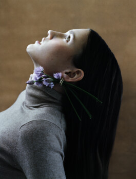 Portraitshooting Porträtshooting analog Film Hasselblad Kodak Tmax400 H6D Porträtfotograf Editorial Fashion Photography Studio Elinchrom Dominique Huter 