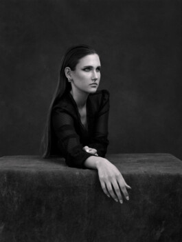 Portraitshooting Porträtshooting analog Film Hasselblad Kodak Tmax400 H6D Porträtfotograf Editorial Fashion Photography Studio Elinchrom Dominique Huter 