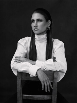 Portraitshooting Porträtshooting analog Film Hasselblad Kodak Tmax400 H6D Porträtfotograf Editorial Fashion Photography Studio Elinchrom Dominique Huter 