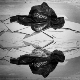 Vicious Band Musiker black and white schwarz weiß Spiegel Shooting Bandfotos Punk Konzert 